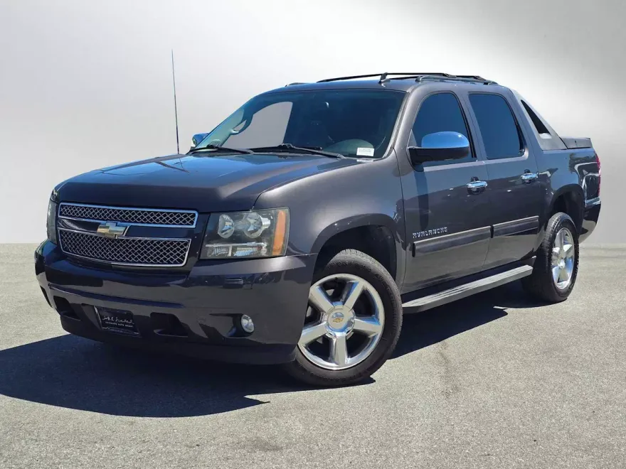 2011 Chevrolet Avalanche LS photo 1