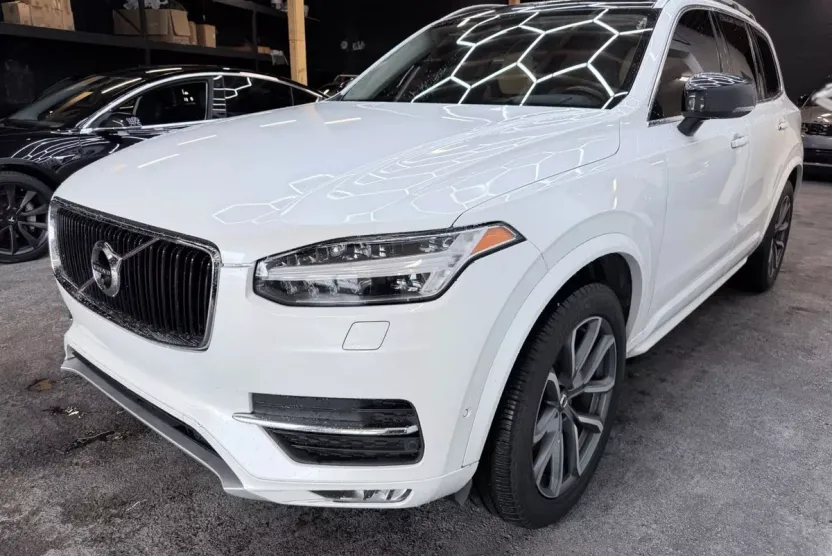 2016 Volvo XC90 T6 Momentum Sport photo 1