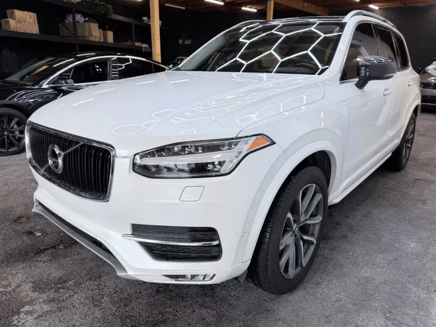 2016 Volvo XC90 T6 Momentum Sport photo 1