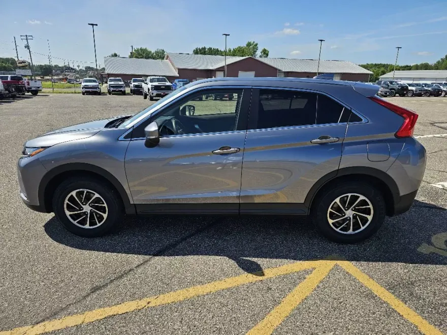 2020 Mitsubishi Eclipse Cross ES photo 1