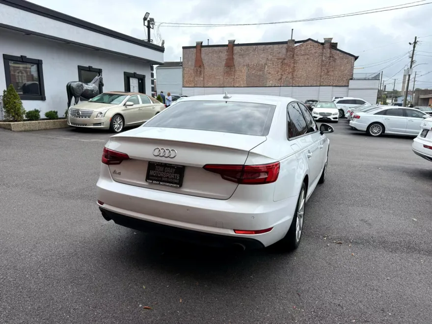 2017 Audi A4 TFSI Premium photo 1