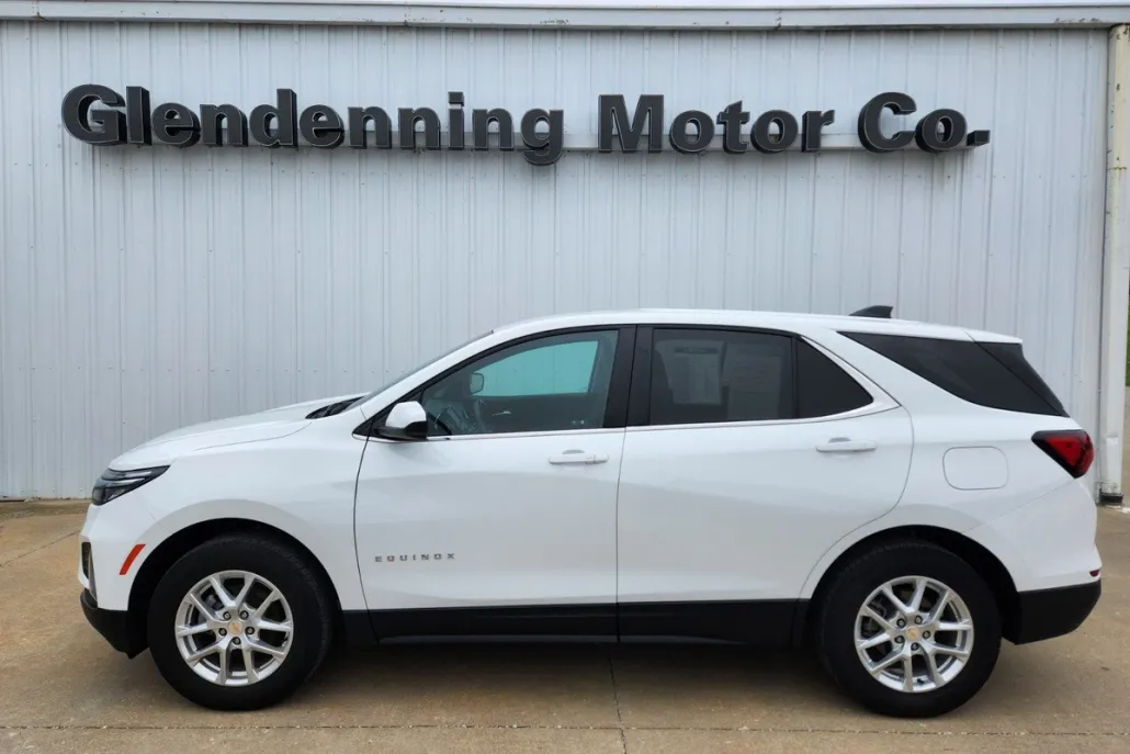 2023 Chevrolet Equinox LT photo 1
