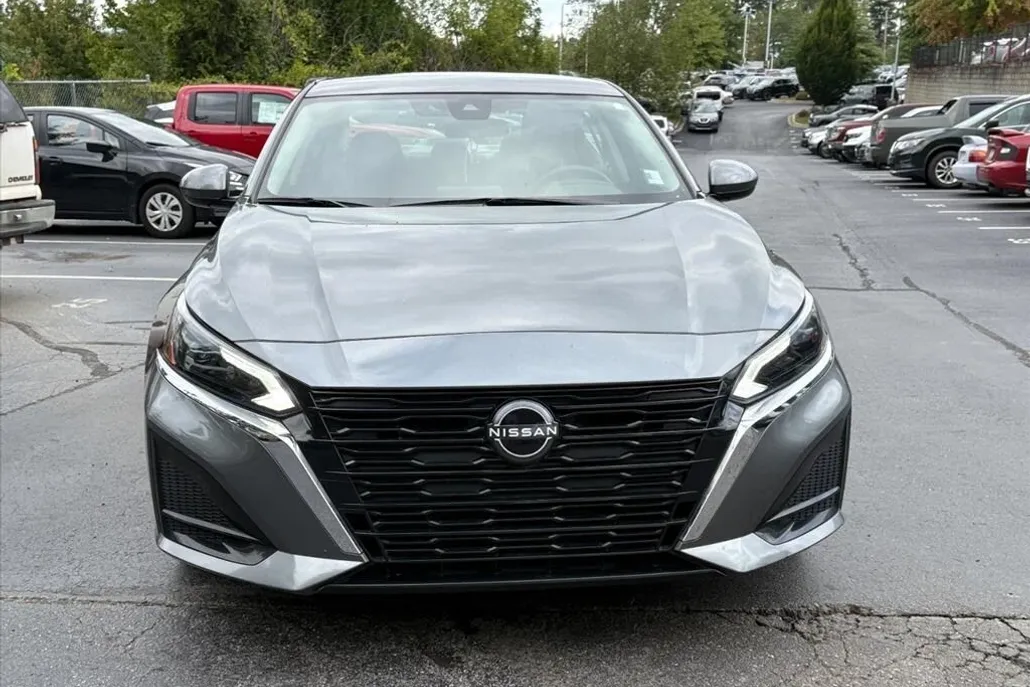 2023 Nissan Altima 2.5 SV photo 1