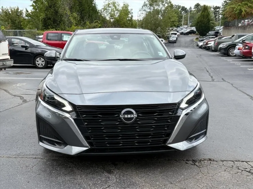 2023 Nissan Altima 2.5 SV photo 1