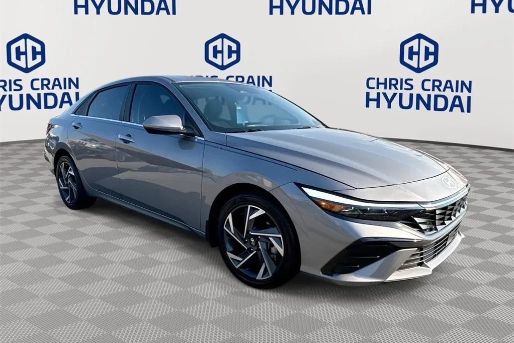 2024 Hyundai Elantra SEL photo 1