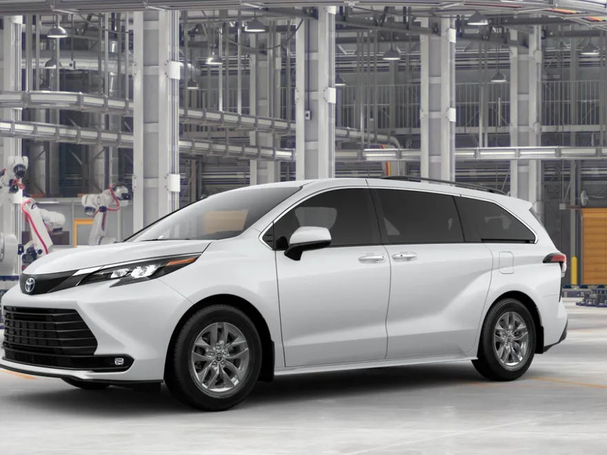 2025 Toyota Sienna XLE photo 1