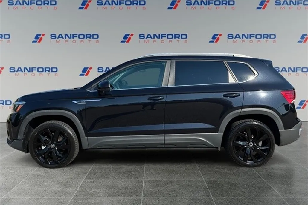 2022 Volkswagen Taos SE photo 1
