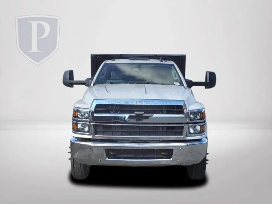 2023 Chevrolet Silverado 6500HD Work Truck photo 1