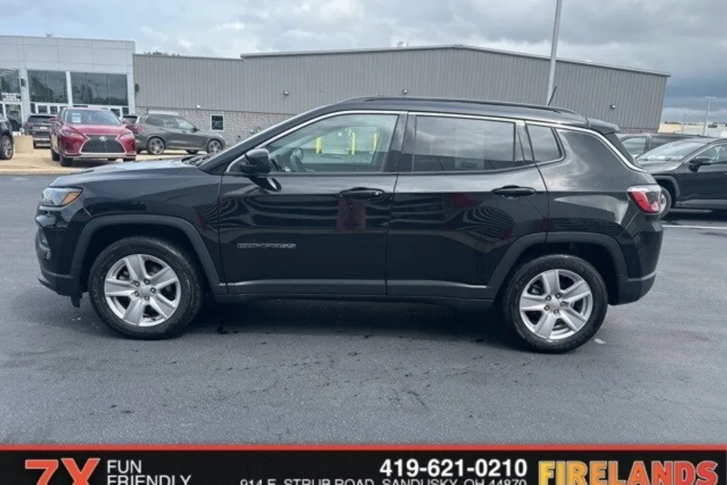 2022 Jeep Compass Latitude photo 1