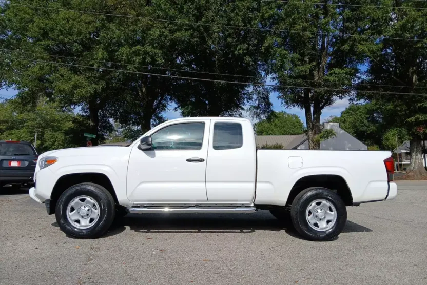 2018 Toyota Tacoma SR5 TRD Sport photo 1