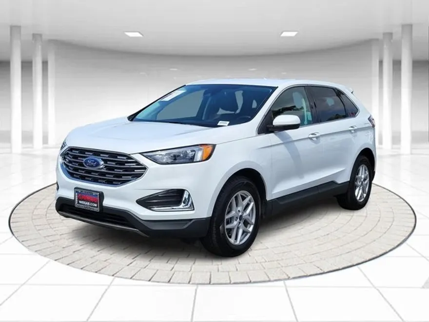 2022 Ford Edge SEL photo 2