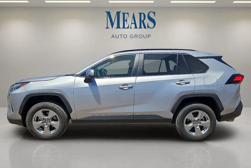 2023 Toyota RAV4 XLE photo 1
