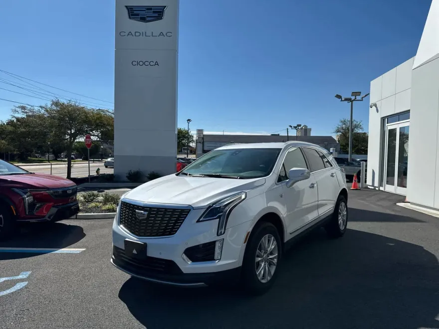2022 Cadillac XT5 Luxury photo 1