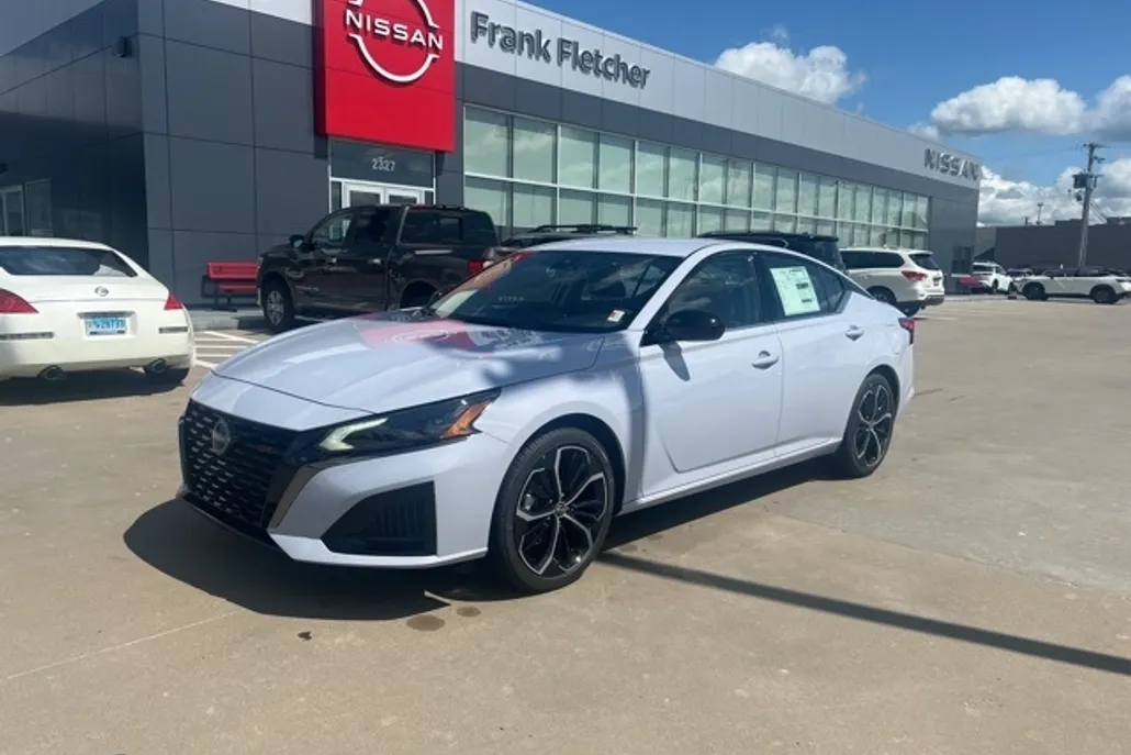 2025 Nissan Altima 2.5 SR photo 1