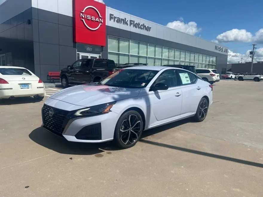 2025 Nissan Altima 2.5 SR photo 1