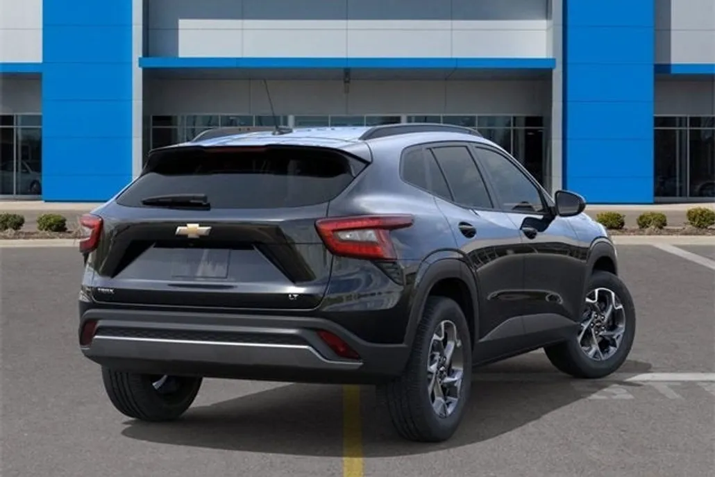 2025 Chevrolet Trax LT photo 1