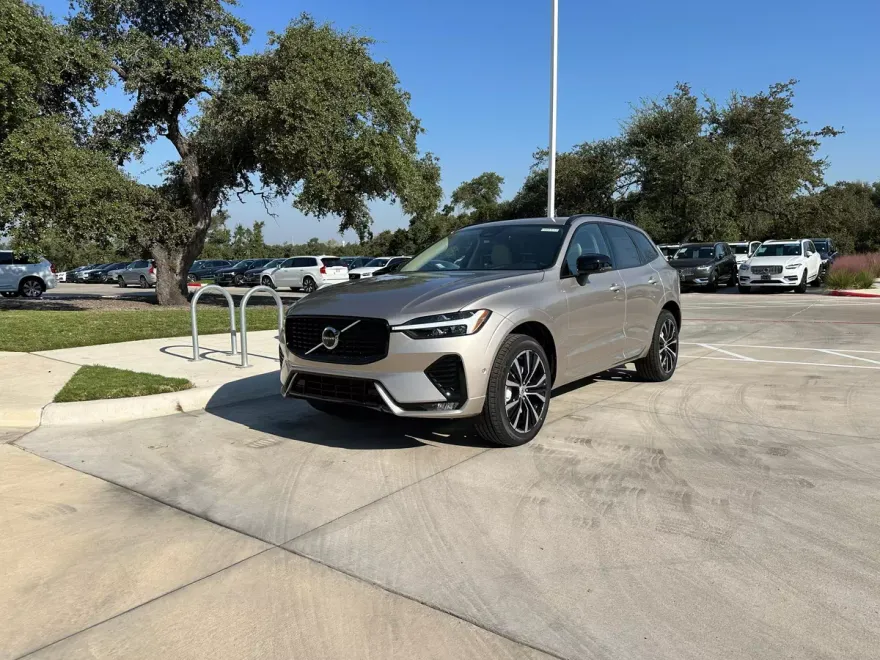 2025 Volvo XC60 B5 Plus photo 1