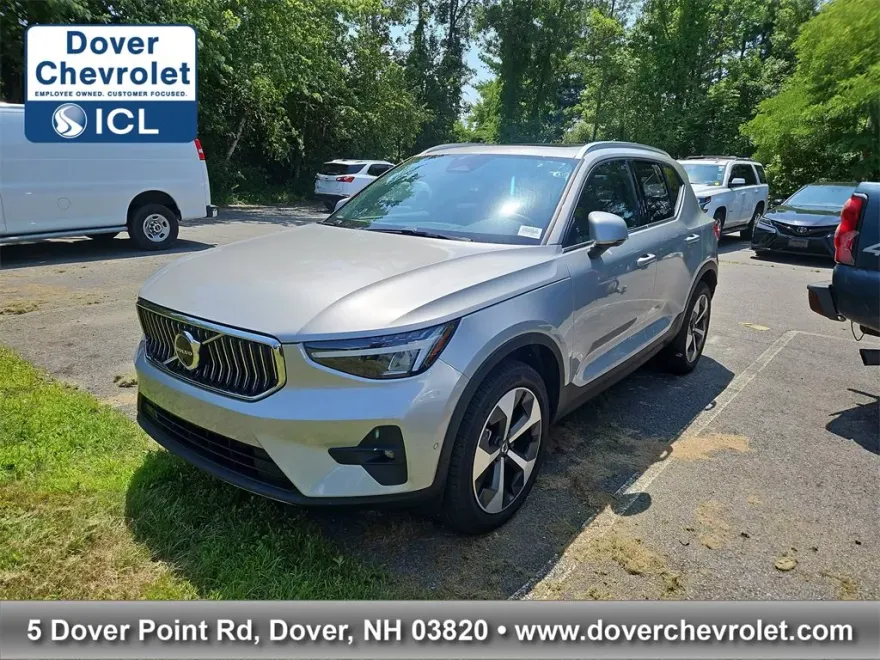 2025 Volvo XC40 Plus photo 1