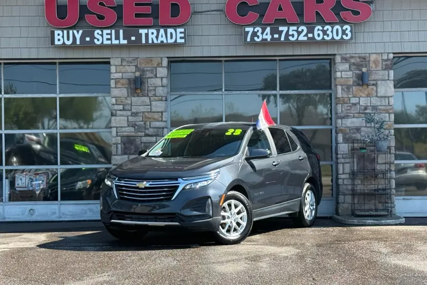 2023 Chevrolet Equinox LT photo 1