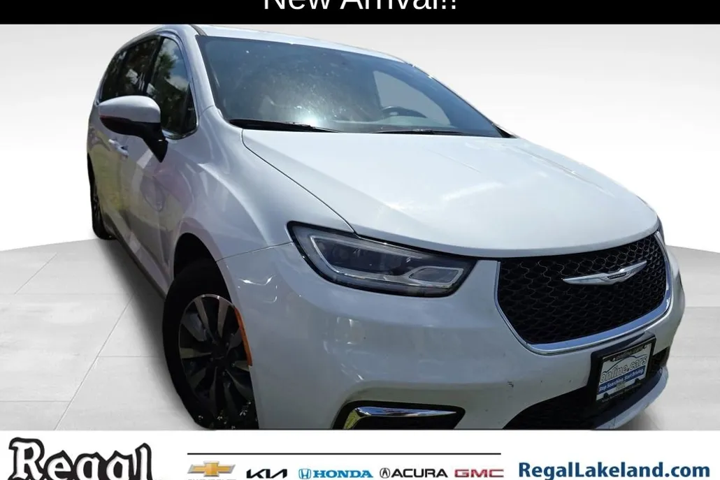 2023 Chrysler Pacifica Hybrid Touring L photo 1