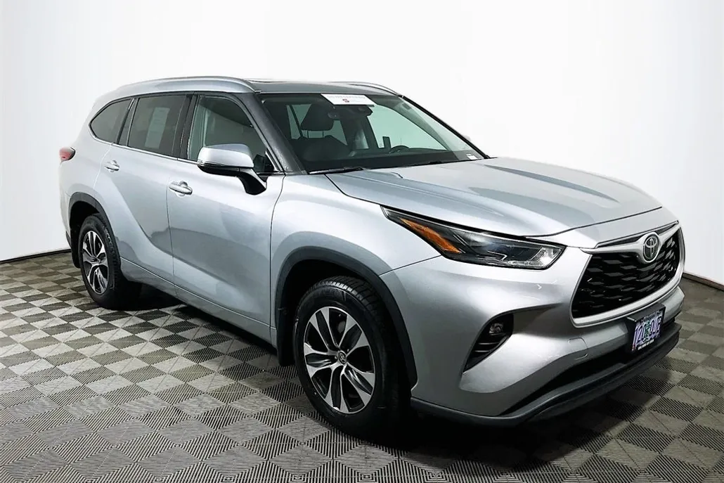 2021 Toyota Highlander XLE photo 1