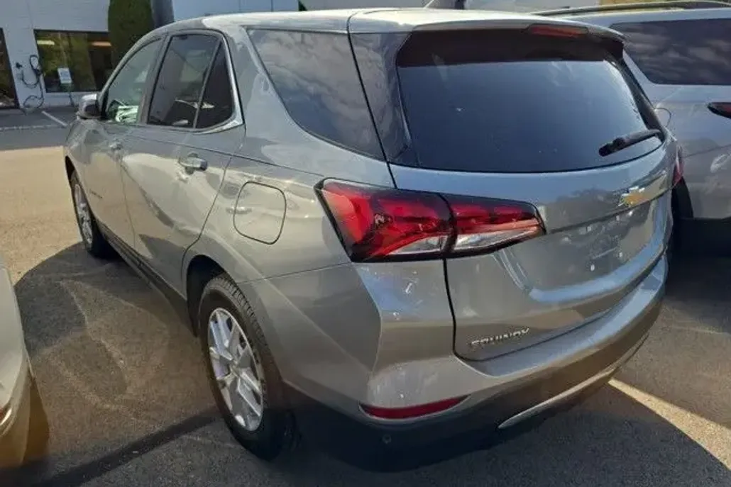 2023 Chevrolet Equinox LT photo 1