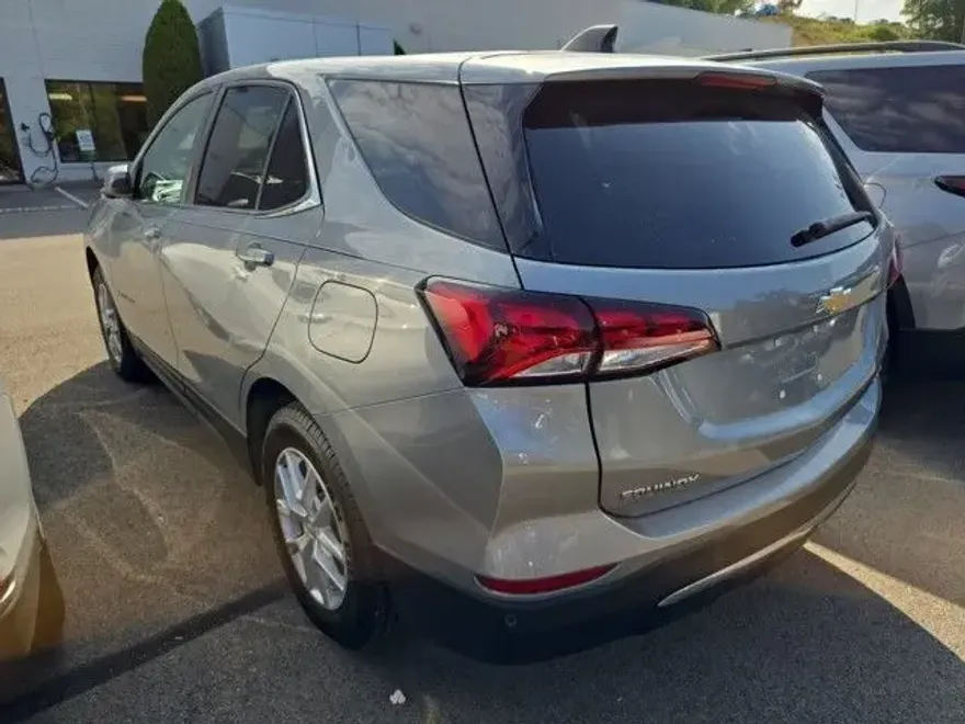 2023 Chevrolet Equinox LT photo 1