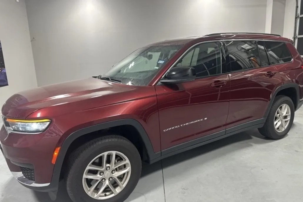 2023 Jeep Grand Cherokee Laredo photo 1