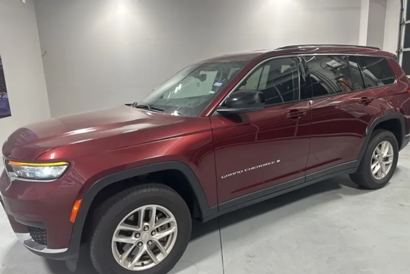 2023 Jeep Grand Cherokee Laredo photo 1