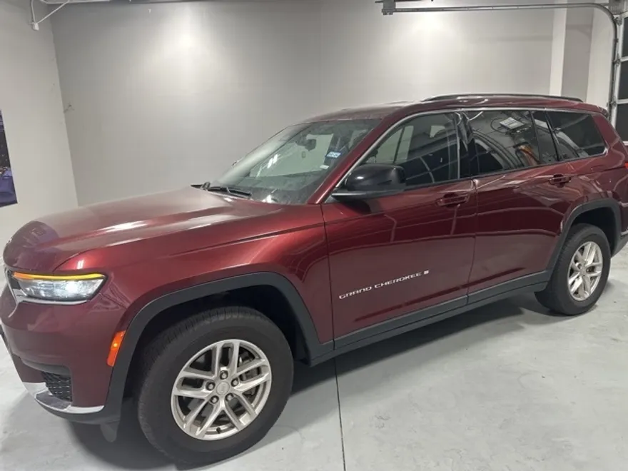 2023 Jeep Grand Cherokee Laredo photo 1