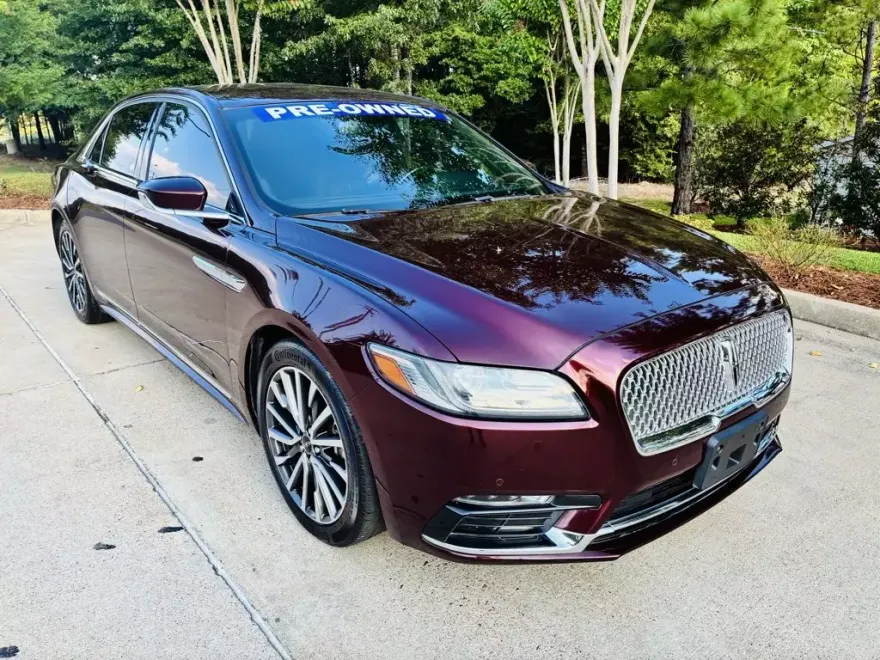 2017 Lincoln Continental Select photo 1