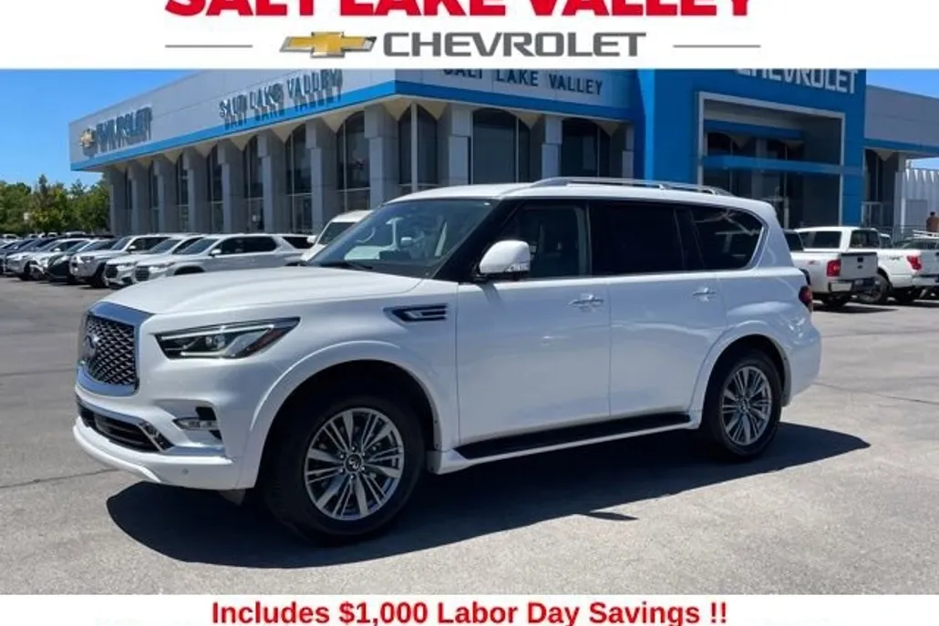 2023 Infiniti QX80 Luxe photo 1