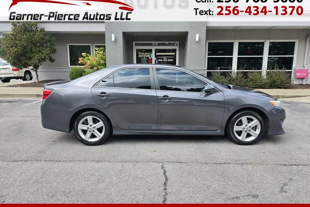 2014 Toyota Camry SE photo 1
