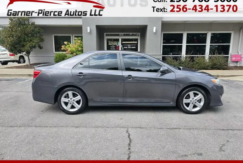 2014 Toyota Camry SE photo 1