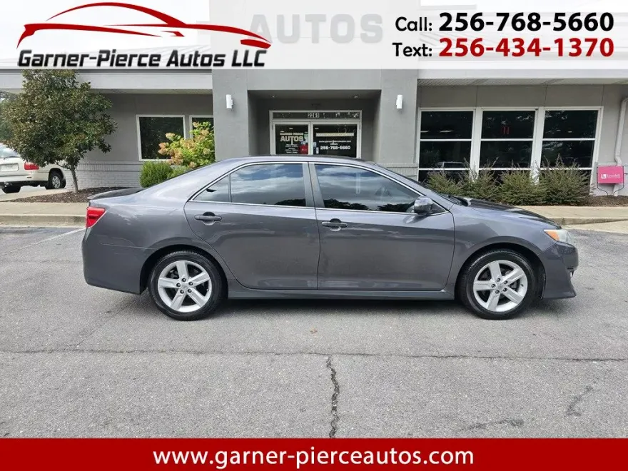 2014 Toyota Camry SE photo 1
