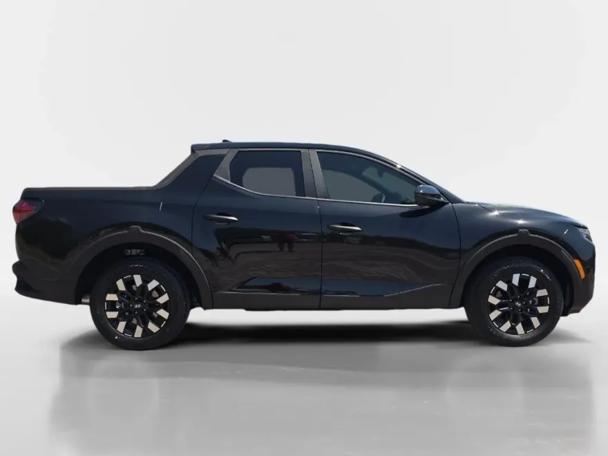 2025 Hyundai Santa Cruz SE photo 1