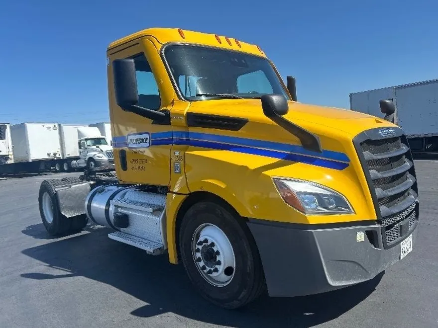 2022 Freightliner Cascadia 126" Day cab photo 1
