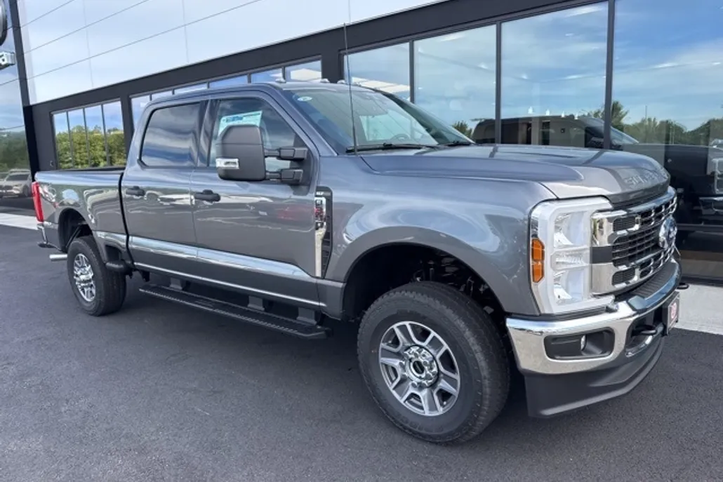 2025 Ford F-350 XLT photo 1