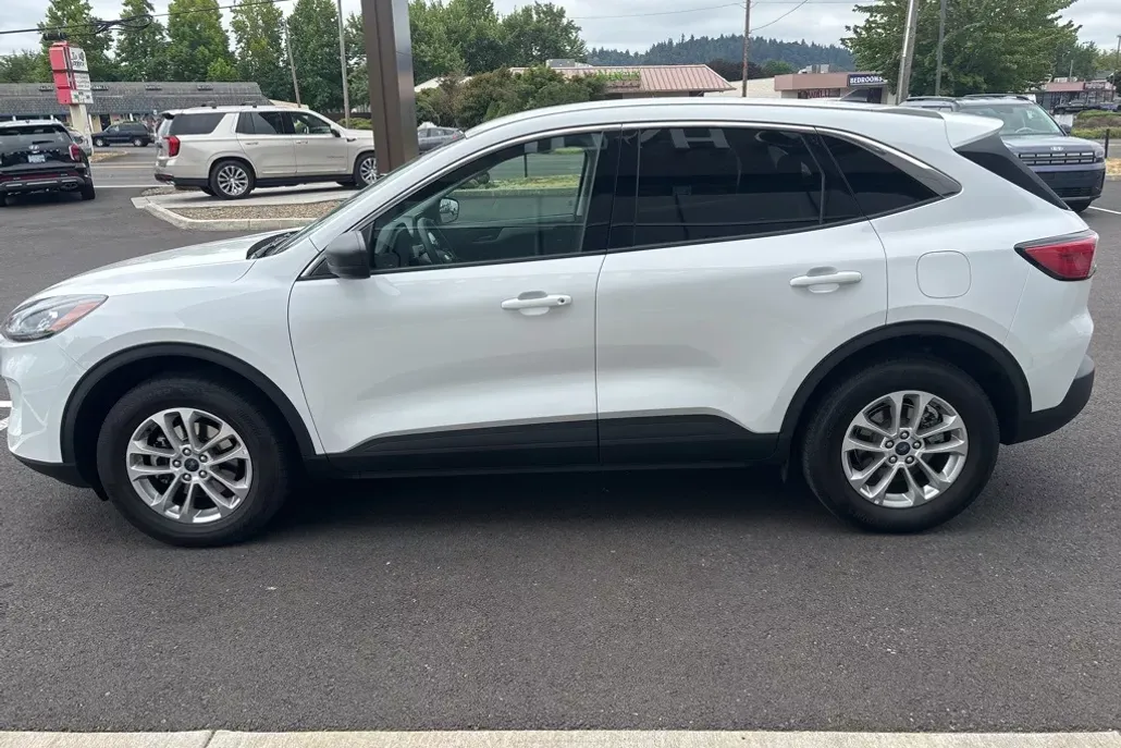 2022 Ford Escape SE photo 1