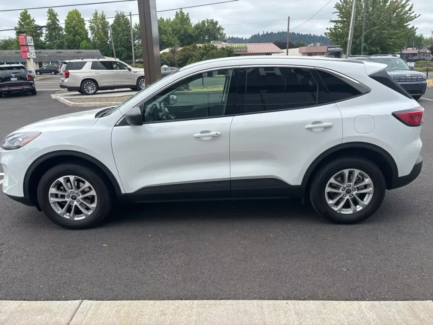 2022 Ford Escape SE photo 1