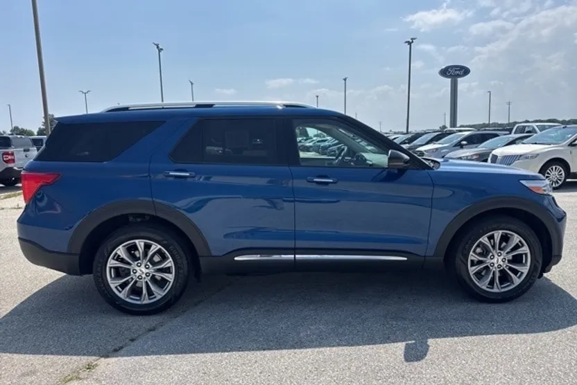2022 Ford Explorer Limited photo 1