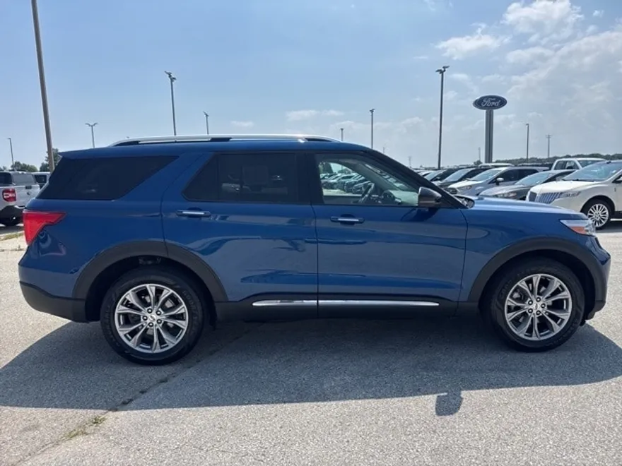 2022 Ford Explorer Limited photo 1