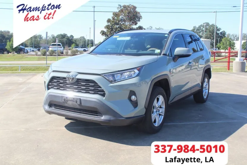 2020 Toyota RAV4 XLE photo 1