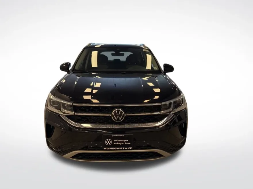 2022 Volkswagen Taos SEL photo 1