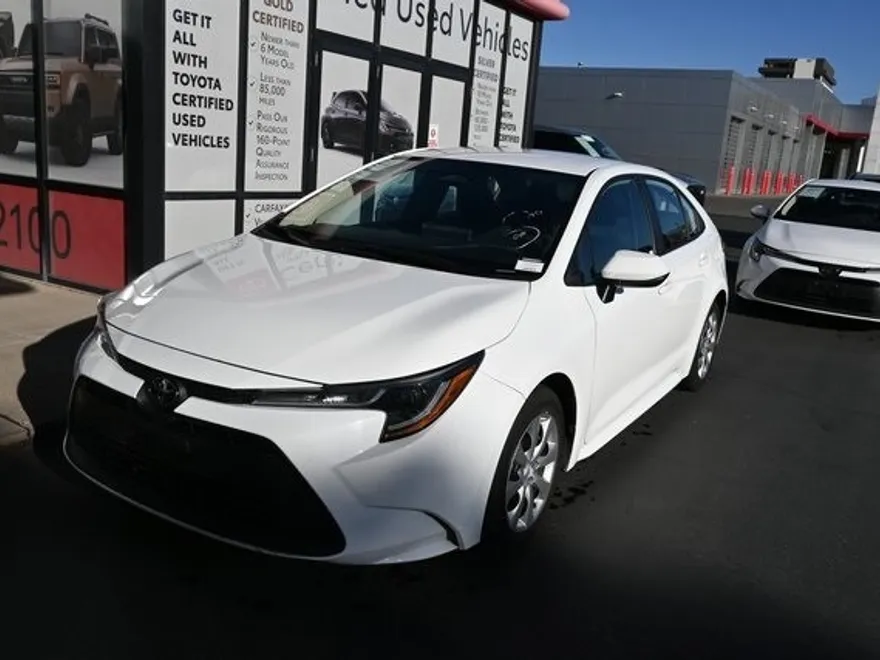 2024 Toyota Corolla LE photo 1