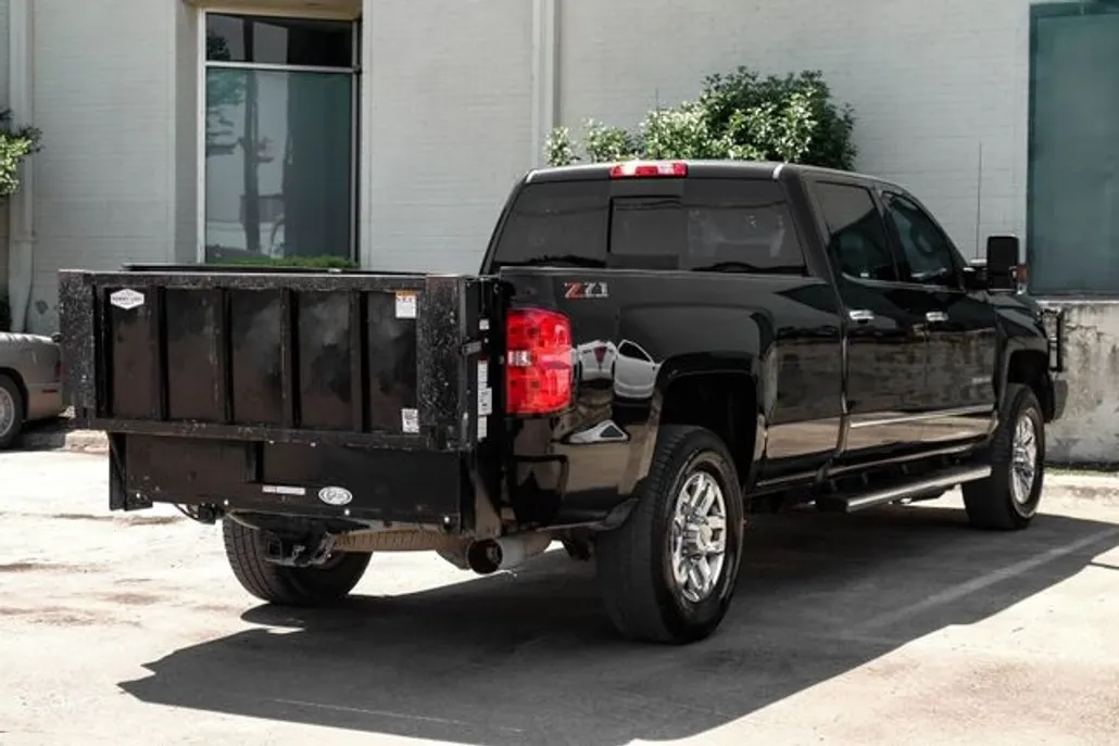 2019 Chevrolet Silverado LTZ photo 1