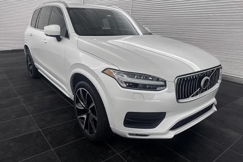 2022 Volvo XC90 T6 AWD Momentum photo 1