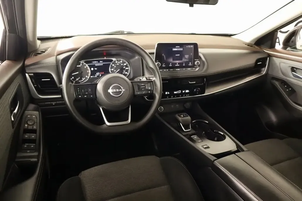 2022 Nissan Rogue SV photo 1