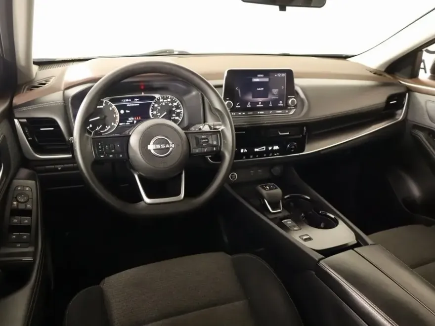 2022 Nissan Rogue SV photo 1