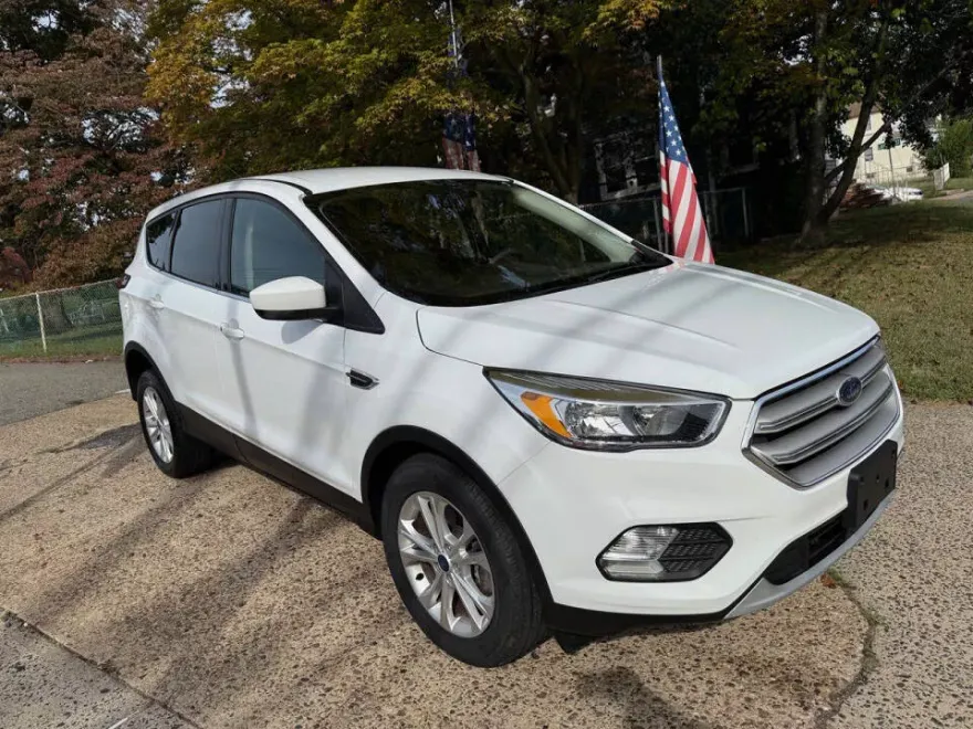 2019 Ford Escape SE photo 1